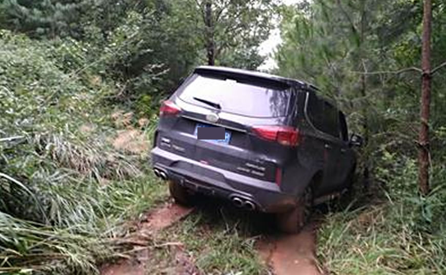 沈阳汽车陷坑救援